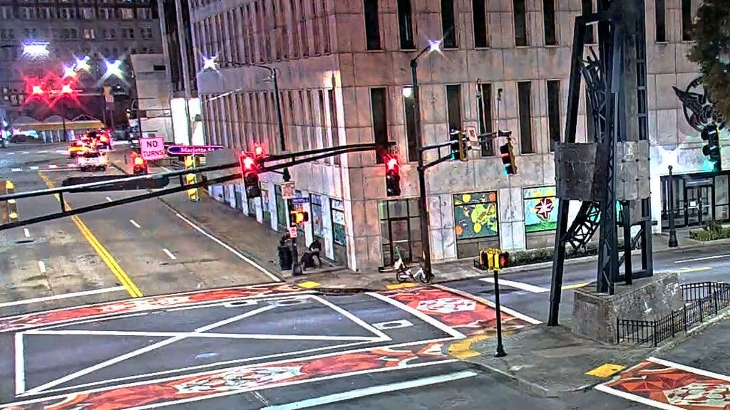 Police searching for suspects after man robbed and attacked in downtown Atlanta — McDonough Business news